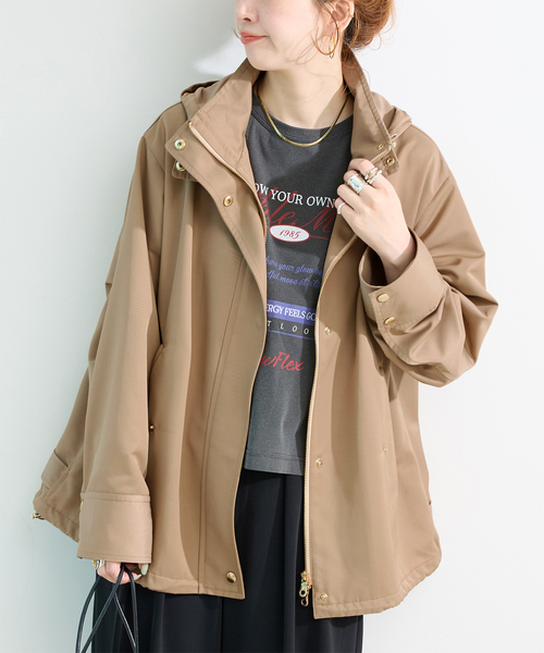 B.C STOCK(ベーセーストック)の「《追加》手洗い可 / 撥水 / テントショートブルゾン(マウンテンパーカー・レディース・ベージュ/ネイビー・FREE)」の1枚目の写真