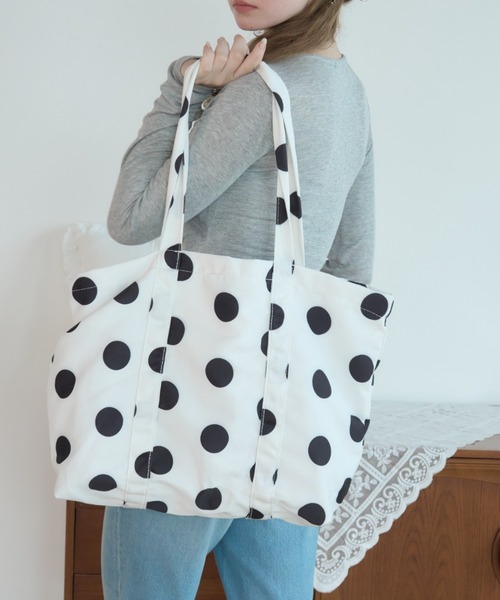 Birthday room(バースデイルーム)の「ポルカドットビックトート/Polka-dot Large Tote Bag(トートバッグ・レディース・ブラック/ホワイト・FREE)」の6枚目の写真
