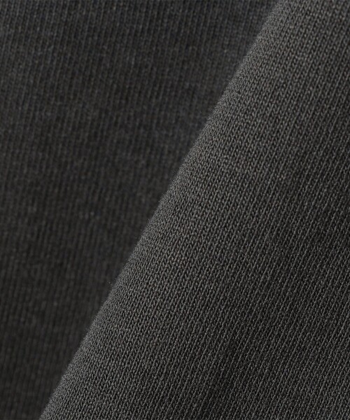 SHIPS(シップス)の「SHIPS Primary Navy Label: コットン スクエア ネック プルオーバー(Tシャツ/カットソー・レディース・ダークグレー・ONE SIZE)」の2枚目の写真