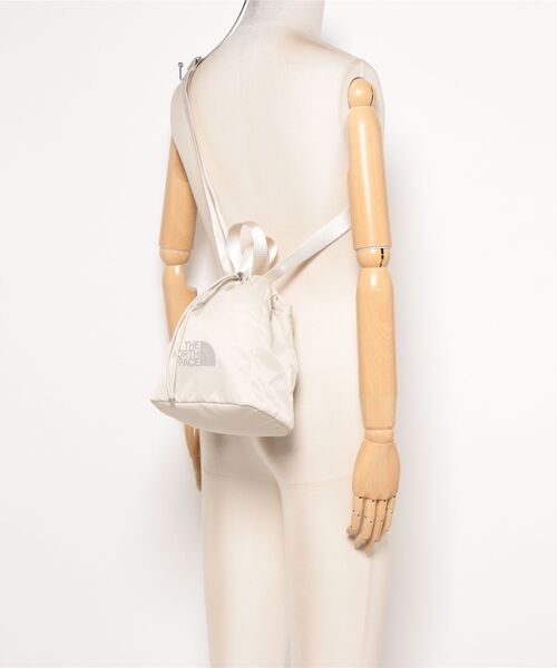 THE NORTH FACE(ザノースフェイス)の「【韓国限定・日本未入荷】THE NORTH FACE BONNEY BUCKET BAG MINI / ボニー バケットバッグ ミニ 2WAY 巾着ショルダーバッグ(ショルダーバッグ・メンズ・クリーム/ブルーグレー/グレイッシュベージュ/ブラック・FREE)」の18枚目の写真