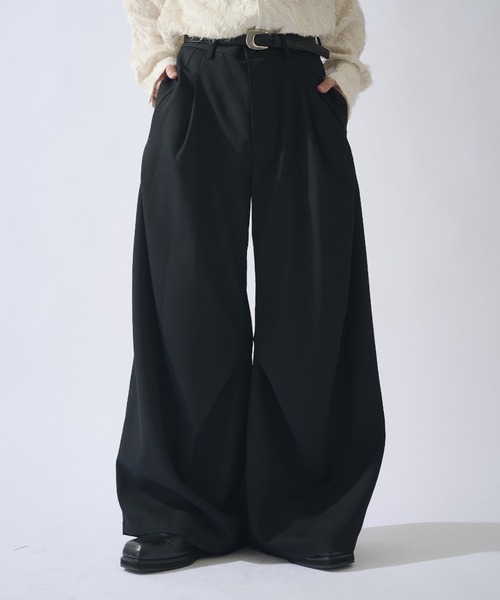 Lui's(ルイス)の「SURJENT ディープタックパンツ(スラックス・メンズ・チャコールグレー/ブラック・1/2)」の1枚目の写真