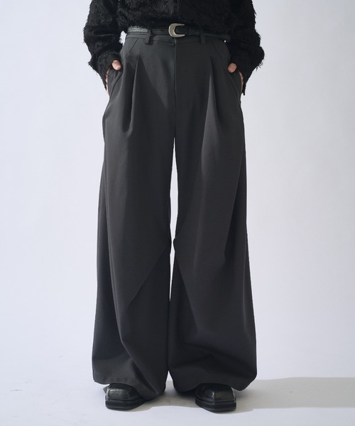 Lui's(ルイス)の「SURJENT ディープタックパンツ(スラックス・メンズ・チャコールグレー/ブラック・1/2)」の9枚目の写真
