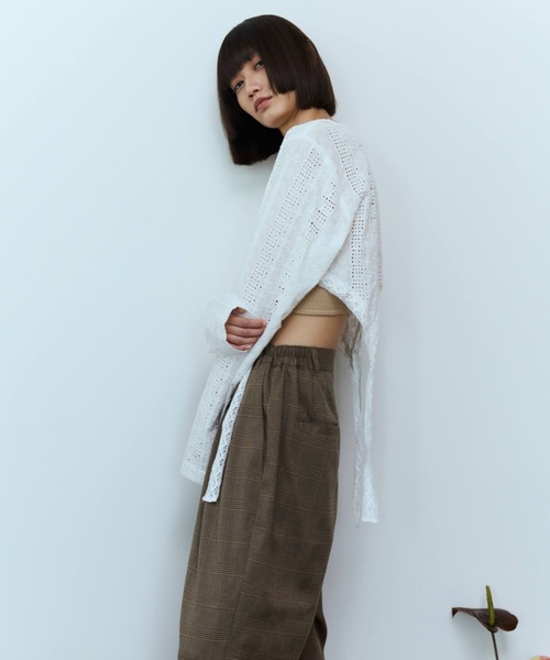 flaeu（フラユ）の「2WAY Lace Garter Blouse（シャツ/ブラウス・レディース・ブラック/ホワイト・FREE）」の5枚目の写真