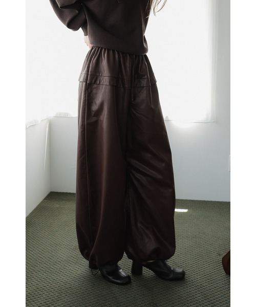 tento(テント)の「Vegan Leather Wide-Leg Pants(その他パンツ・レディース・ブラック/ボルドー/ブラウン・38/36)」の5枚目の写真