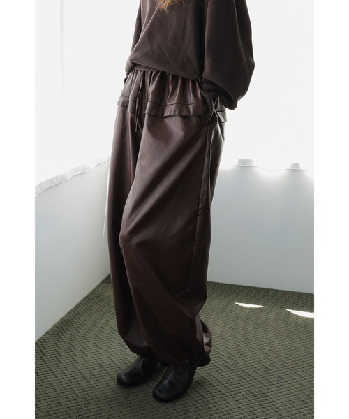 tento(テント)の「Vegan Leather Wide-Leg Pants(その他パンツ・レディース・ブラック/ボルドー/ブラウン・38/36)」の6枚目の写真