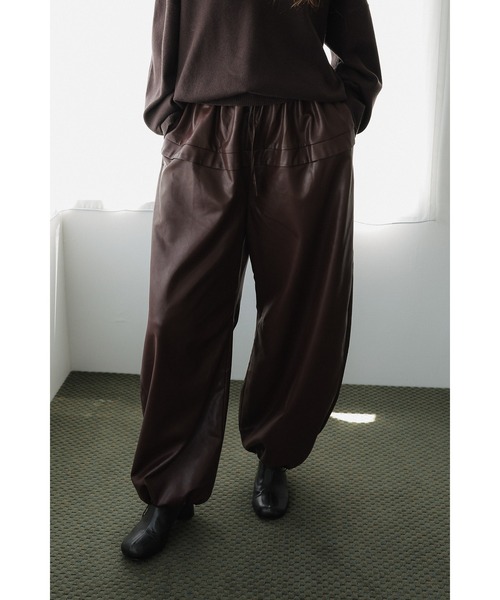 tento(テント)の「Vegan Leather Wide-Leg Pants(その他パンツ・レディース・ブラック/ボルドー/ブラウン・38/36)」の4枚目の写真