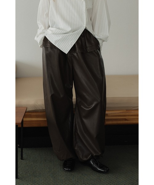 tento(テント)の「Vegan Leather Wide-Leg Pants(その他パンツ・レディース・ブラック/ボルドー/ブラウン・38/36)」の8枚目の写真