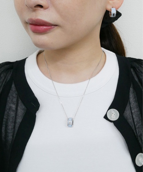 LANVIN en Bleu（ランバンオンブルー）の「ロゴ ピアス（ピアス（両耳用）・レディース・ライトブルー・ONE SIZE）」の5枚目の写真