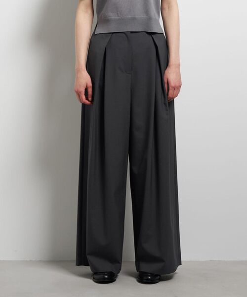 LANVIN en Bleu(ランバンオンブルー)の「ウールトロピカルタックワイドパンツ(その他パンツ・レディース・ベージュ/ブラウン/チャコールグレー・36/38)」の2枚目の写真