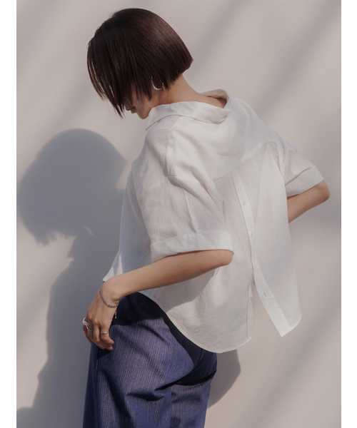 MEMUA（メムア）の「リネンバックボタンクロップシャツ（アッシュダークグリーン）（シャツ/ブラウス・レディース・ダークグリーン/ブラウン/アイボリー・FREE）」の5枚目の写真