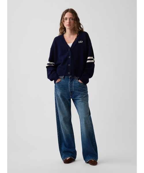 GAP(ギャップ)の「コットン100% オーバーサイズ GAPロゴ ニットカーディガン(ニット/セーター・レディース・レッド/ネイビー/ブラウン・XXS/XL/L/M/S/XS)」の4枚目の写真
