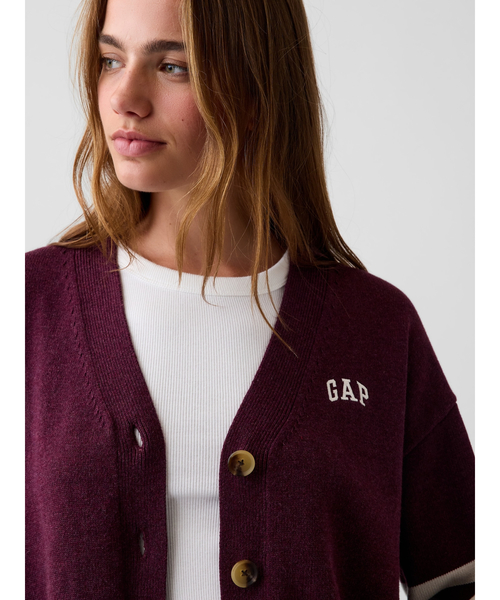 GAP(ギャップ)の「コットン100% オーバーサイズ GAPロゴ ニットカーディガン(ニット/セーター・レディース・レッド/ネイビー/ブラウン・XXS/XL/L/M/S/XS)」の8枚目の写真