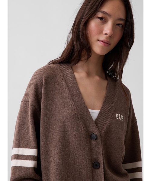GAP(ギャップ)の「コットン100% オーバーサイズ GAPロゴ ニットカーディガン(ニット/セーター・レディース・レッド/ネイビー/ブラウン・XXS/XL/L/M/S/XS)」の9枚目の写真
