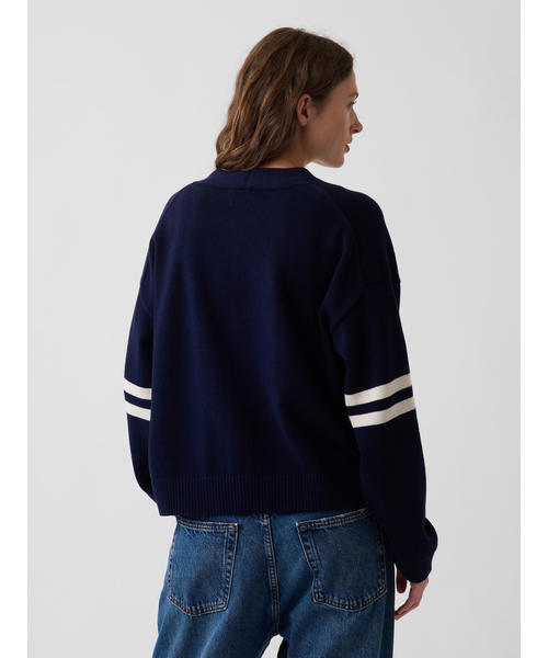 GAP(ギャップ)の「コットン100% オーバーサイズ GAPロゴ ニットカーディガン(ニット/セーター・レディース・レッド/ネイビー/ブラウン・XXS/XL/L/M/S/XS)」の10枚目の写真