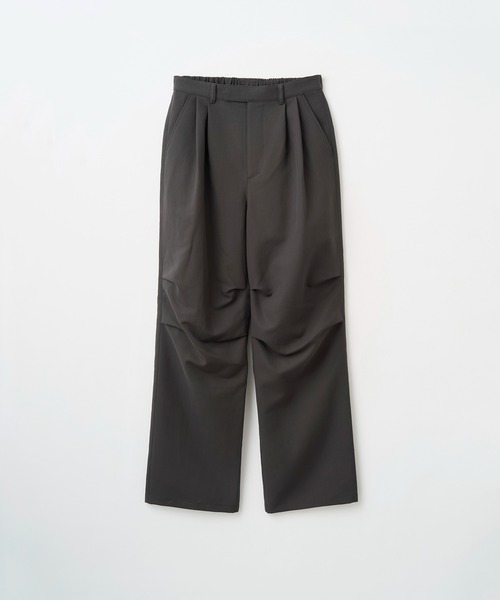 Juha（ユハ）の「DIMENSIONAL KNEE TUCK PANTS（カーゴパンツ・メンズ・ブラック/ベージュ/チャコールグレー・2/3/4）」の14枚目の写真
