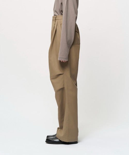 Juha（ユハ）の「DIMENSIONAL KNEE TUCK PANTS（カーゴパンツ・メンズ・ブラック/ベージュ/チャコールグレー・2/3/4）」の5枚目の写真