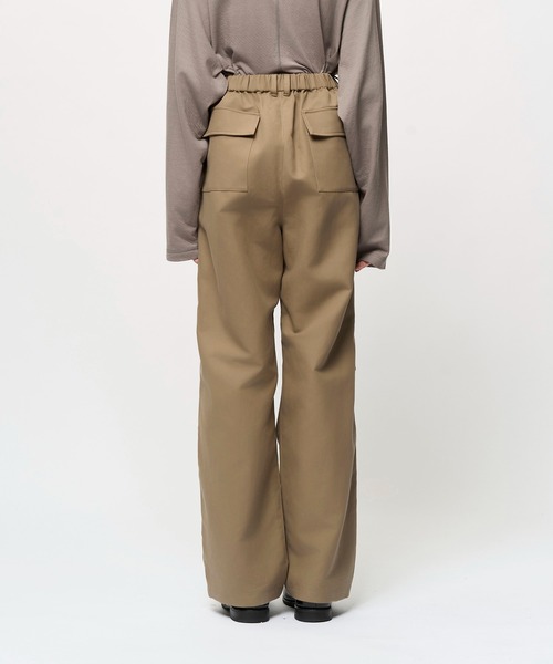 Juha（ユハ）の「DIMENSIONAL KNEE TUCK PANTS（カーゴパンツ・メンズ・ブラック/ベージュ/チャコールグレー・2/3/4）」の6枚目の写真