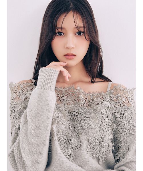 SNIDEL(スナイデル)の「レーストリミングニットプルオーバー(ニット/セーター・レディース・グレー/ミント/ホワイト・F)」の4枚目の写真