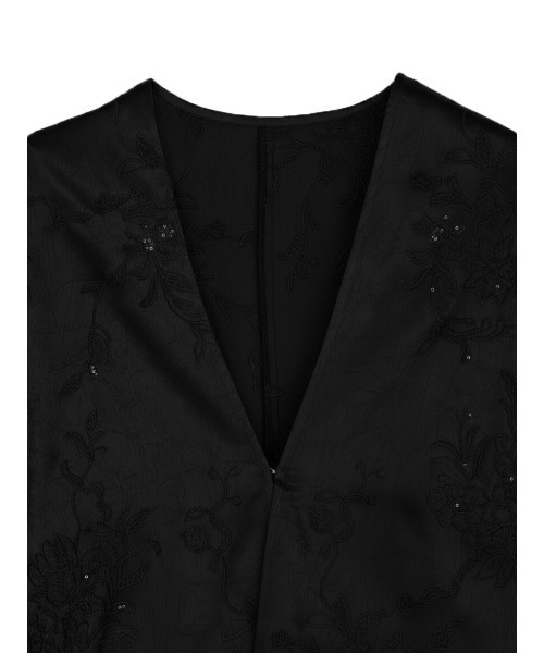 Ameri（アメリ）の「SEQUIN EMBROIDERY SATIN PONCHO（ポンチョ・レディース・ブラウン/ブラック・FREE）」の3枚目の写真