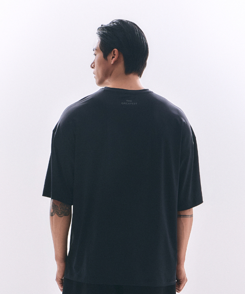 WAYDN（ウェイドゥン）の「[ALI] ザ・グレイテスト オーバーサイズ ショートスリーブ ブラック（Tシャツ/カットソー・メンズ・その他・MEDIUM/LARGE/X-LARGE/XX-LARGE）」の2枚目の写真
