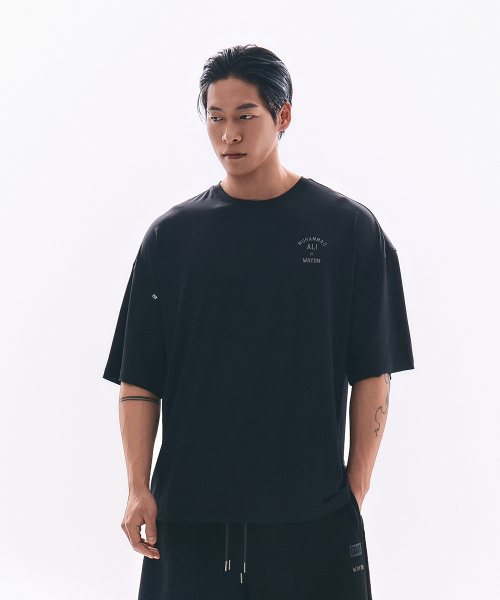 WAYDN（ウェイドゥン）の「[ALI] ザ・グレイテスト オーバーサイズ ショートスリーブ ブラック（Tシャツ/カットソー・メンズ・その他・MEDIUM/LARGE/X-LARGE/XX-LARGE）」の4枚目の写真