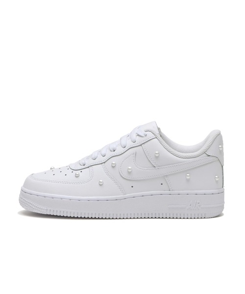 NIKE(ナイキ)の「W AIR FORCE 1 '07 SE IQ0133-101(スニーカー・レディース・ホワイト・25.0cm/25.5cm/26.0cm/26.5cm/27.0cm/27.5cm/22.0cm/22.5cm/23.0cm/23.5cm/24.0cm/24.5cm/28.0cm/28.5cm/29.0cm)」の1枚目の写真