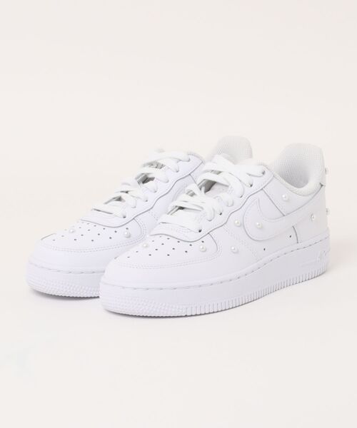 NIKE(ナイキ)の「W AIR FORCE 1 '07 SE IQ0133-101(スニーカー・レディース・ホワイト・25.0cm/25.5cm/26.0cm/26.5cm/27.0cm/27.5cm/22.0cm/22.5cm/23.0cm/23.5cm/24.0cm/24.5cm/28.0cm/28.5cm/29.0cm)」の8枚目の写真