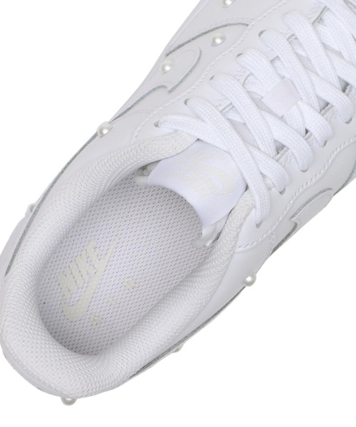 NIKE(ナイキ)の「W AIR FORCE 1 '07 SE IQ0133-101(スニーカー・レディース・ホワイト・25.0cm/25.5cm/26.0cm/26.5cm/27.0cm/27.5cm/22.0cm/22.5cm/23.0cm/23.5cm/24.0cm/24.5cm/28.0cm/28.5cm/29.0cm)」の7枚目の写真