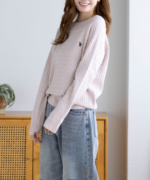 U.S. POLO ASSN.（ユーエスポロアッスン）の「【U.S. POLO ASSN.】clear 別注 ケーブルオフショルニットトップス（ニット/セーター・レディース・ネイビー/アイボリー/ピンク/グレー・F）」の21枚目の写真