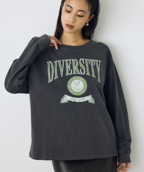 AZUL by moussy(アズールバイマウジー)の「ピグメントロックTシャツ 秋服 冬服 春服 ロンT 長袖 プリントTシャツ ロゴT(Tシャツ/カットソー・レディース・ブルー/ブラック・FREE)」の1枚目の写真