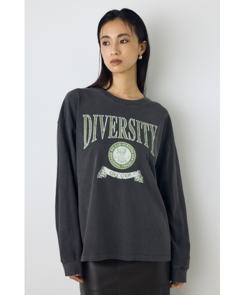 AZUL by moussy(アズールバイマウジー)の「ピグメントロックTシャツ 秋服 冬服 春服 ロンT 長袖 プリントTシャツ ロゴT(Tシャツ/カットソー・レディース・ブルー/ブラック・FREE)」の4枚目の写真