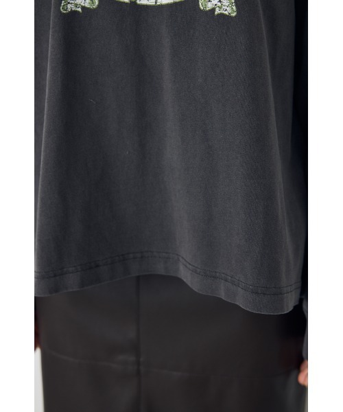 AZUL by moussy(アズールバイマウジー)の「ピグメントロックTシャツ 秋服 冬服 春服 ロンT 長袖 プリントTシャツ ロゴT(Tシャツ/カットソー・レディース・ブルー/ブラック・FREE)」の12枚目の写真