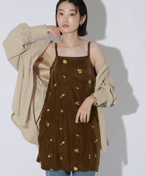 LAKOLE(ラコレ)の「2WAY刺繍ベロアミニワンピース / 1074590(ワンピース・レディース・ブラウン/ブラック・FREE)」の3枚目の写真
