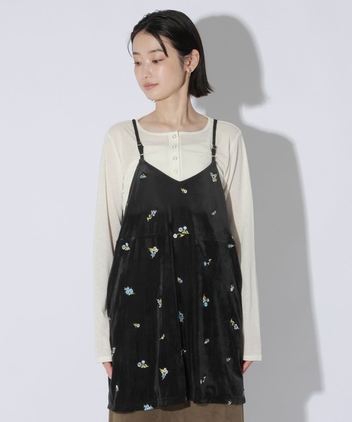LAKOLE(ラコレ)の「2WAY刺繍ベロアミニワンピース / 1074590(ワンピース・レディース・ブラウン/ブラック・FREE)」の4枚目の写真