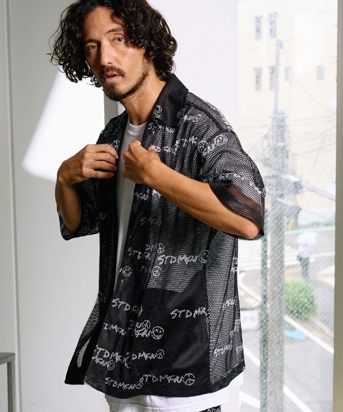 STUD MUFFIN（スタッドマフィン）の「mhs2698- ランダムグラフィティメッシュ オーバーシルエットシャツ(714-01151)（シャツ/ブラウス・メンズ・ブラック・4/3/2）」の2枚目の写真