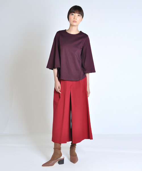 AVIE(アビィ)の「フレアースリーブTシャツ(Tシャツ/カットソー・レディース・ボルドー/グリーン系その他/ブラック・38)」の6枚目の写真