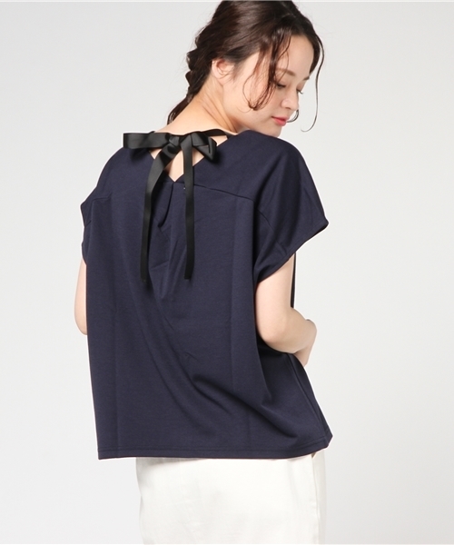 Pierrot(ピエロ)の「バックリボン フレンチスリーブ ポンチ素材トップス(Tシャツ/カットソー・レディース・ブルー/オフホワイト/ブラック/カーキ/ピンクベージュ/ネイビー・L/M)」の15枚目の写真