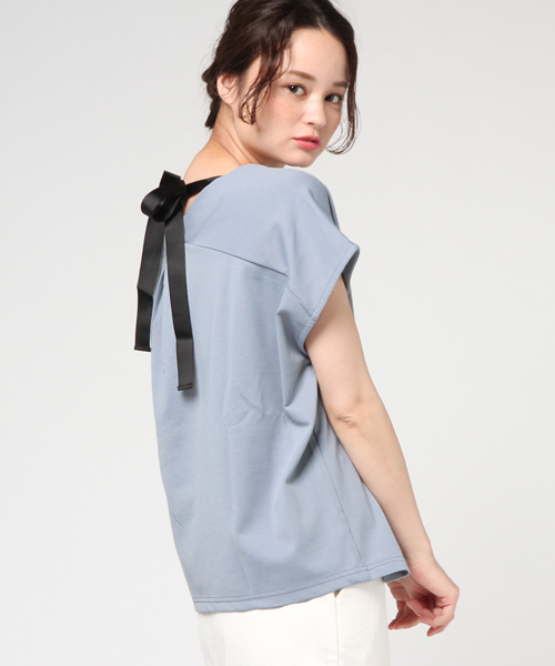 Pierrot(ピエロ)の「バックリボン フレンチスリーブ ポンチ素材トップス(Tシャツ/カットソー・レディース・ブルー/オフホワイト/ブラック/カーキ/ピンクベージュ/ネイビー・L/M)」の16枚目の写真