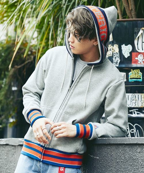 HYSTERIC GLAMOUR(ヒステリックグラマー)の「HG STRIPEジャカード 切替PK(パーカー・メンズ・ホワイト/トップグレー/ブラック・MEDIUM/LARGE/SMALL)」の3枚目の写真