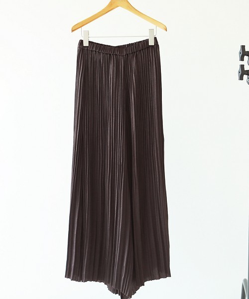TODAYFUL(トゥデイフル)の「Vintageサテンプリーツパンツ(その他パンツ・レディース・ダークブラウン/イエロー・FREE)」の4枚目の写真
