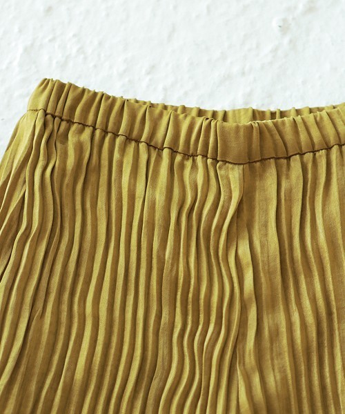 TODAYFUL(トゥデイフル)の「Vintageサテンプリーツパンツ(その他パンツ・レディース・ダークブラウン/イエロー・FREE)」の5枚目の写真