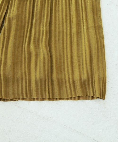 TODAYFUL(トゥデイフル)の「Vintageサテンプリーツパンツ(その他パンツ・レディース・ダークブラウン/イエロー・FREE)」の3枚目の写真