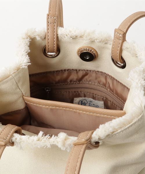 LBC（エルビーシー）の「PP切り替えフリンジバッグ（ショルダーバッグ・レディース・オフホワイト/ブラック/ブルー・FREE）」の6枚目の写真