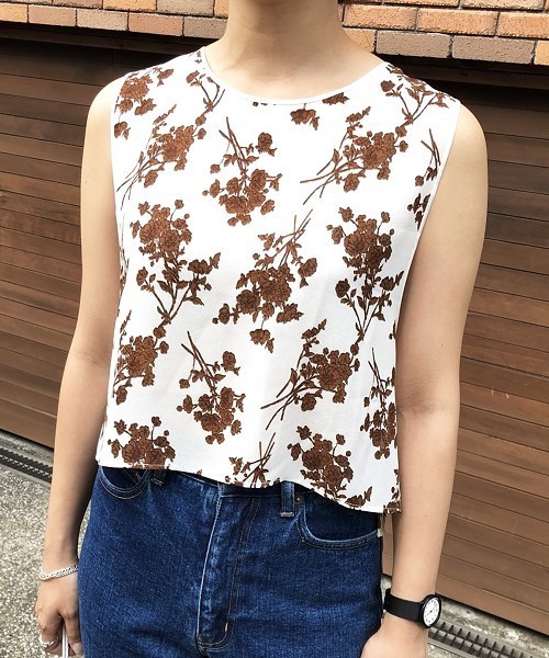 TODAYFUL（トゥデイフル）の「フラワータンクトップ（タンクトップ・レディース・ホワイト/ブラック・FREE）」の4枚目の写真