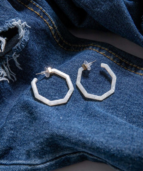 Edit Sheen(エディットシーン)の「べっ甲六角フープピアス(ピアス(両耳用)・レディース・ホワイト/ブラウン・FREE)」の2枚目の写真
