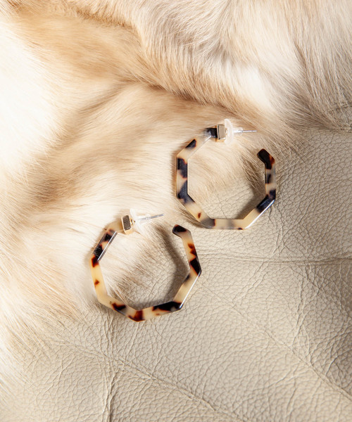 Edit Sheen(エディットシーン)の「べっ甲六角フープピアス(ピアス(両耳用)・レディース・ホワイト/ブラウン・FREE)」の9枚目の写真