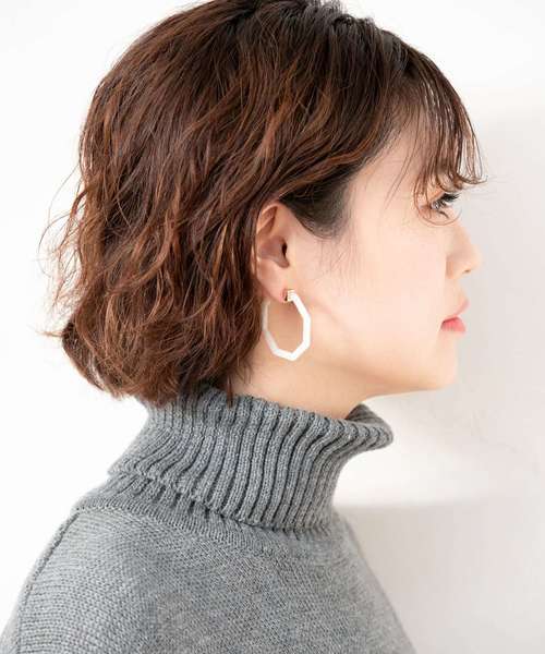 Edit Sheen(エディットシーン)の「べっ甲六角フープピアス(ピアス(両耳用)・レディース・ホワイト/ブラウン・FREE)」の11枚目の写真