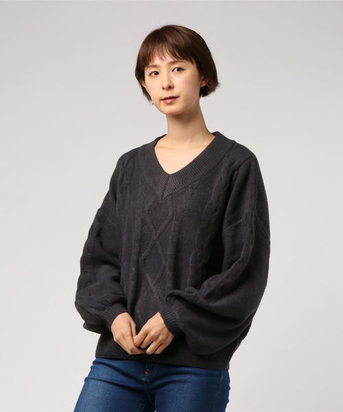 KOBE LETTUCE（コウベレタス）の「ゆったりBIGケーブル編みボリュームスリーブVネックニットトップス＊レディース/セーター[C3195]神戸レタス（ニット/セーター・レディース・チャコールグレー/グレー/ピンク/アイボリー・FREE）」の7枚目の写真