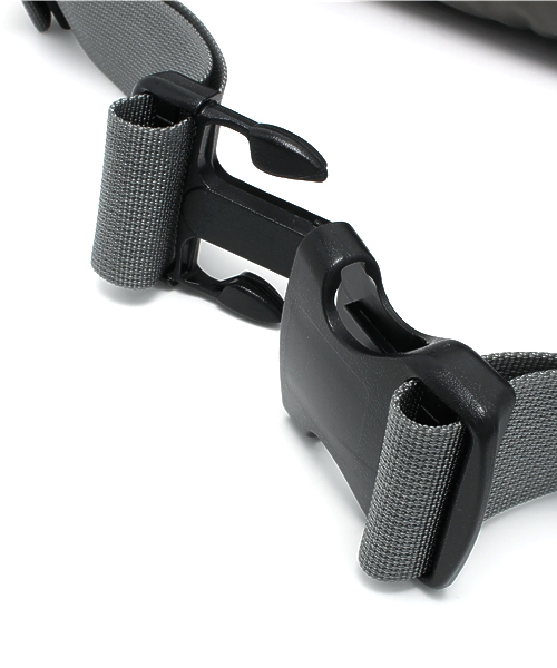 BEAMS（ビームス）の「PORTER / TANKER 30th 2WAY WAIST BAG（ボディバッグ/ウエストポーチ・メンズ・グレー・ONE SIZE）」の5枚目の写真