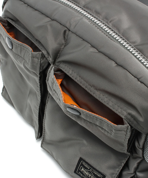 BEAMS（ビームス）の「PORTER / TANKER 30th 2WAY WAIST BAG（ボディバッグ/ウエストポーチ・メンズ・グレー・ONE SIZE）」の2枚目の写真